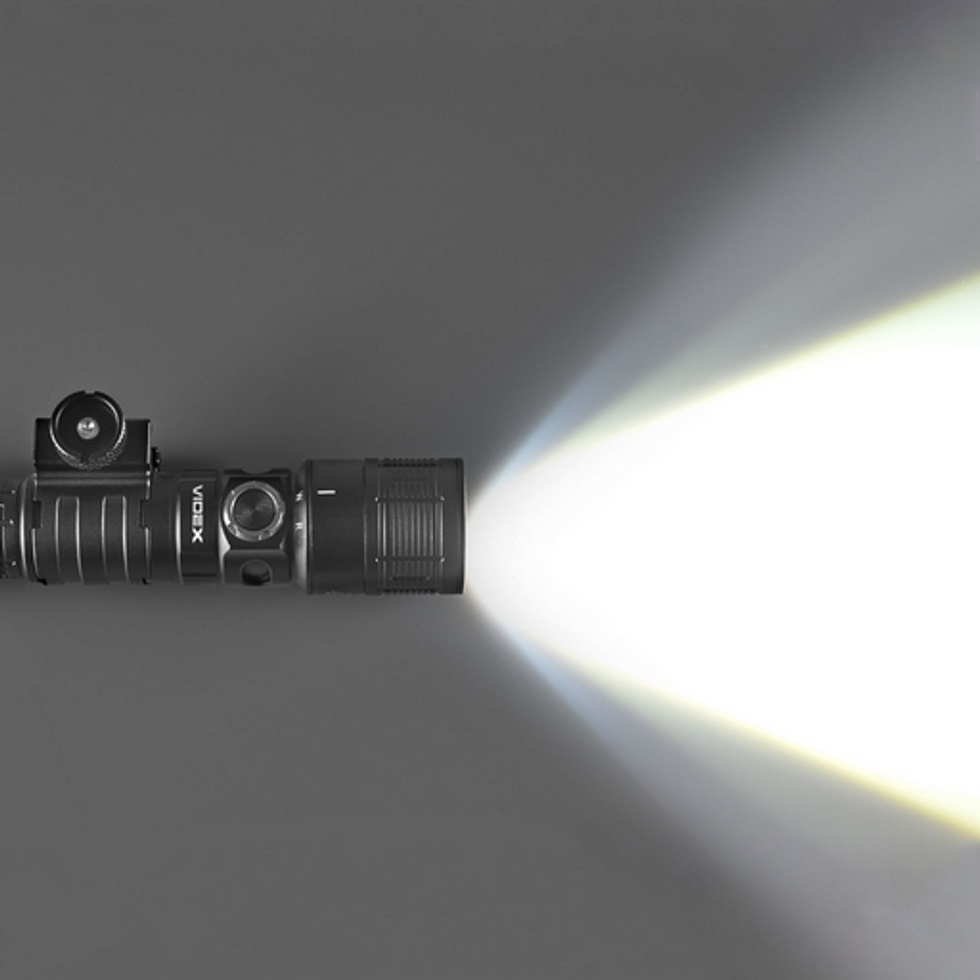 TACTICAL LED EL FENERİ 1000 LÜMEN 5000K DOĞAL BEYAZ IŞIK