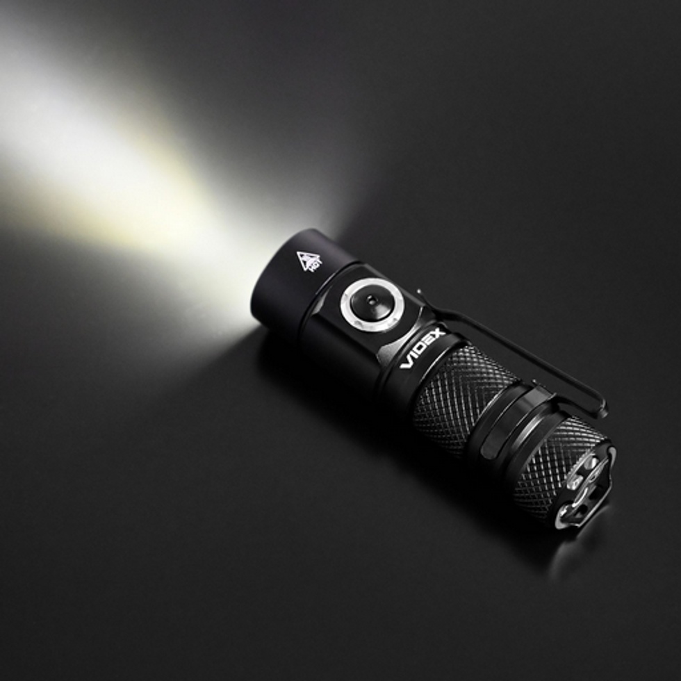 300 Lümen USB-C Şarjlı LED El Feneri